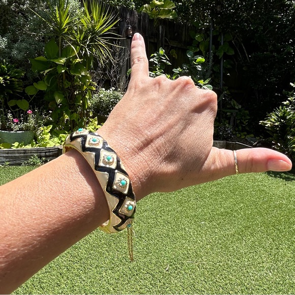 ✨NWOT J Crew bangle, enamel & gold tone, magnetic closure with chain - Picture 2 of 5